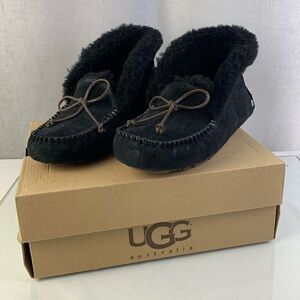 New UGG Alena Women size 8 black slip on shoes